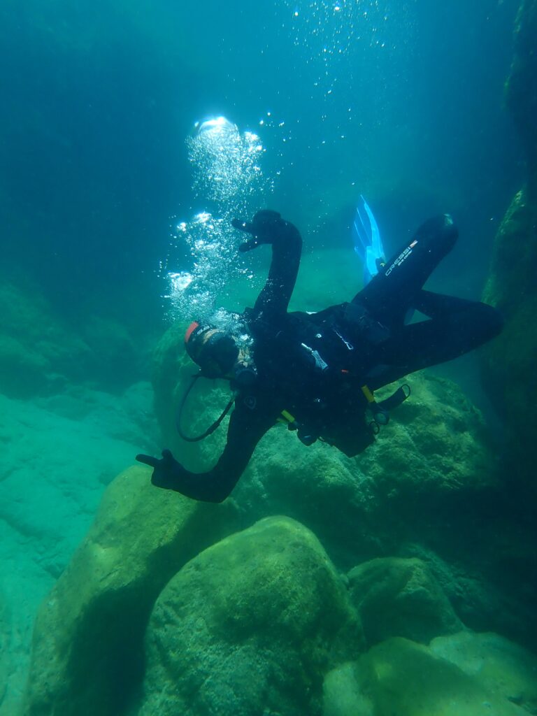 Dani realizando su primera inmersión en Costa Brava.
